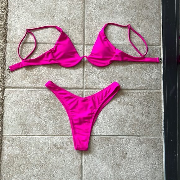 Other - NWOT Bright Fuchsia Cheeky Bikini